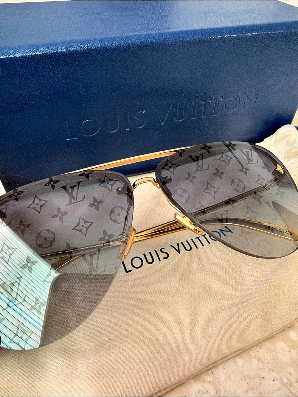 Louis Vuitton LV Pilot Light Sunglasses Z1914U